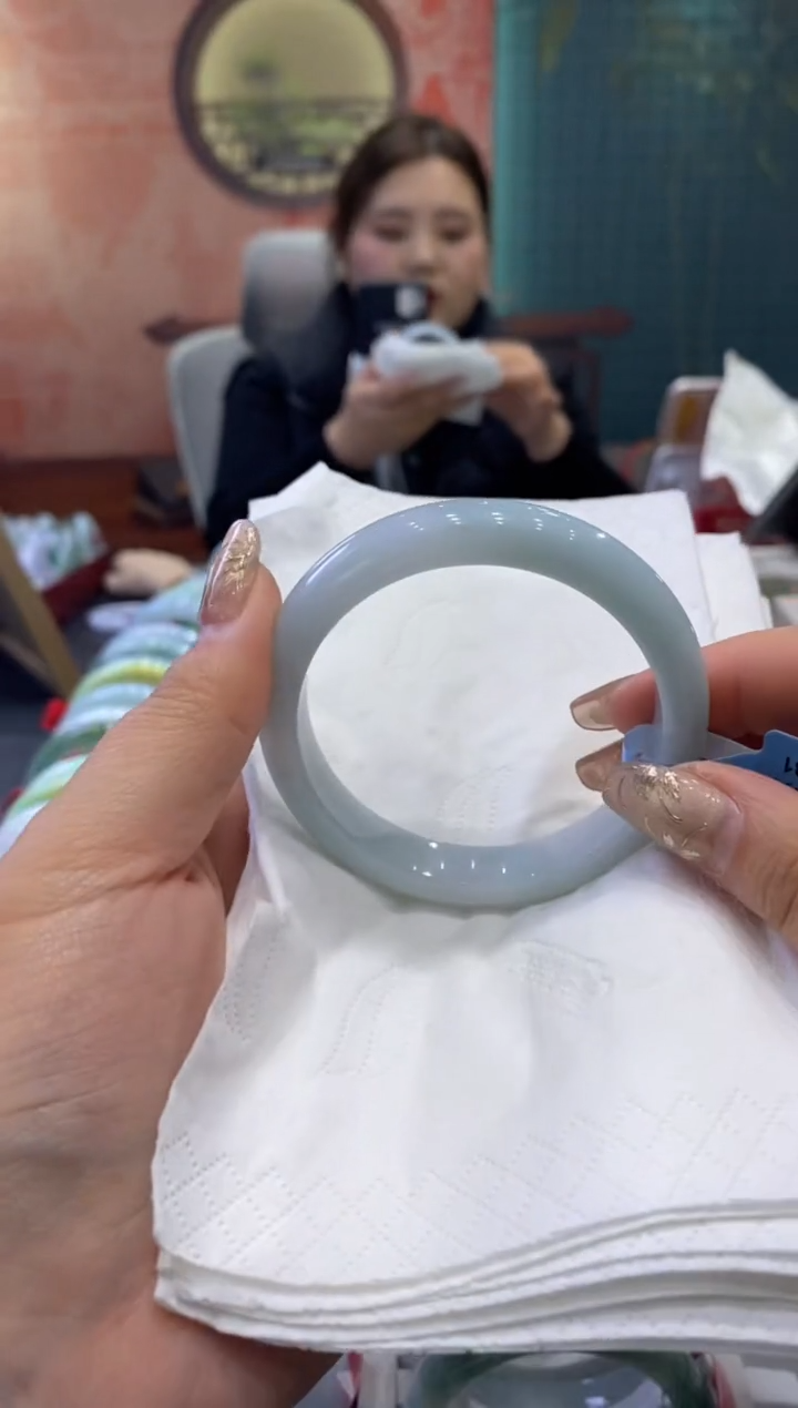 【闪购商品】翡翠手镯未镶嵌多人0011927