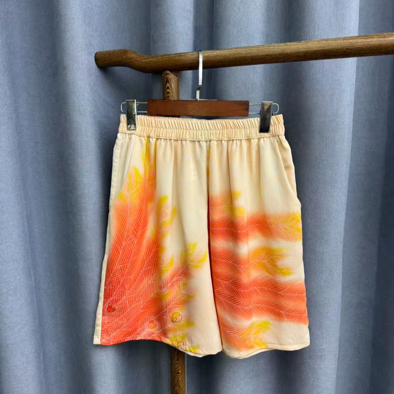 新款简约百搭宽松桑蚕丝直筒短裤女Z104