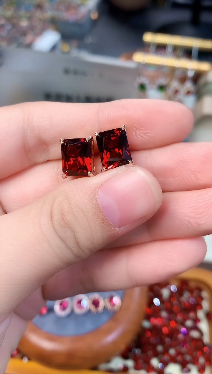 【闪购商品】石榴石耳钉银S925镶嵌天然