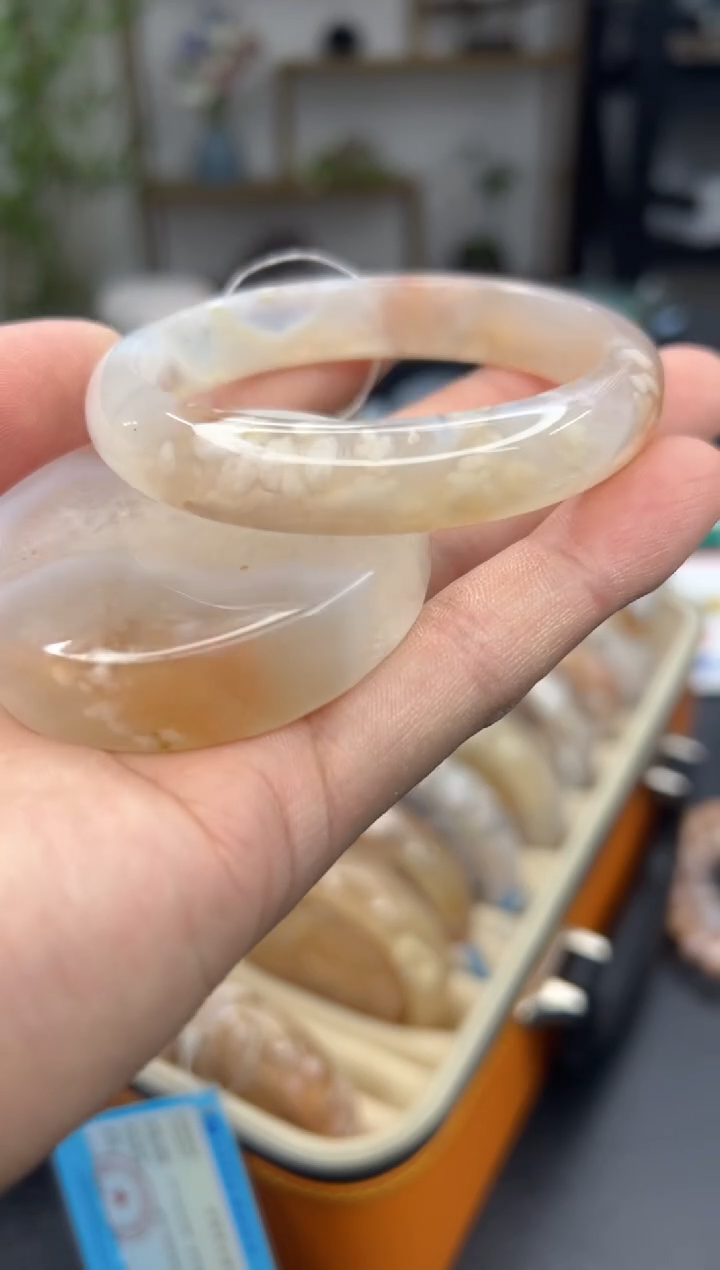 【闪购商品】石英质玉手镯未镶嵌841 57(圈赠送镯心)