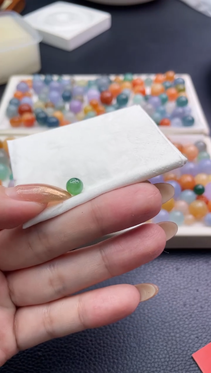 未镶嵌定制翡翠小*珠子