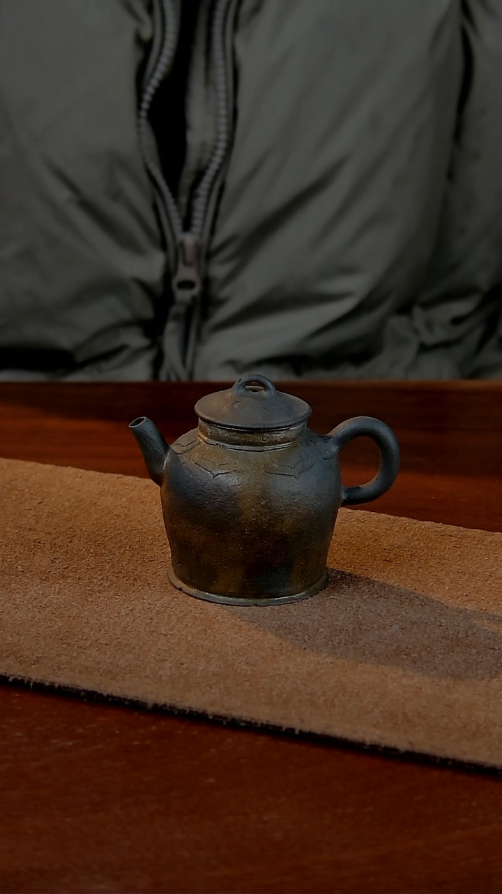 【闪购商品】莲花纹紫砂手捏柴烧壶