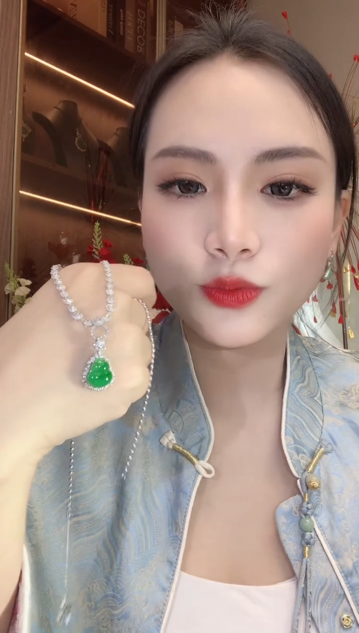 【闪购商品】翡翠吊坠(不含链)18K金镶嵌A65