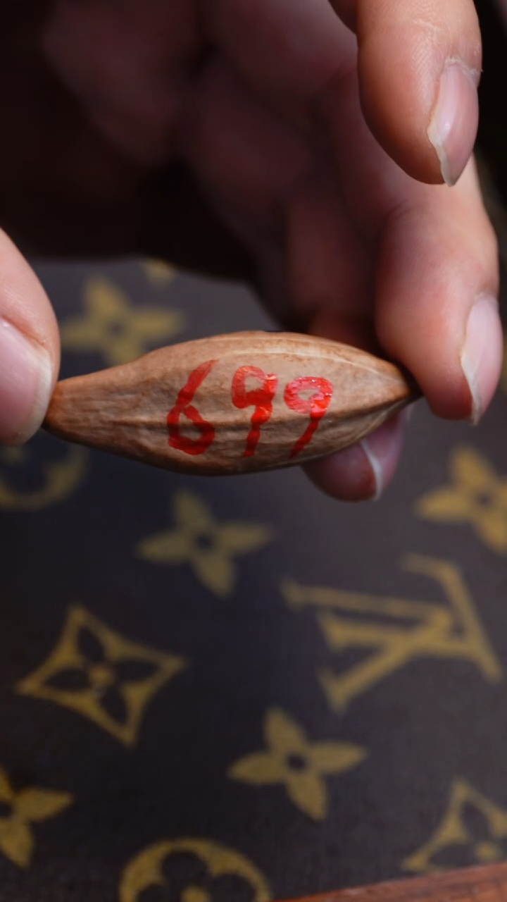 【闪购商品】橄榄核吊坠苏工橄榄核