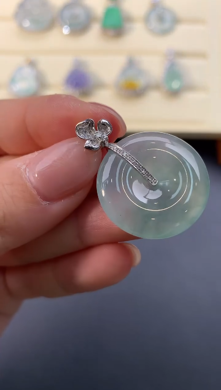 【闪购商品】翡翠颈饰18K金镶嵌D680    