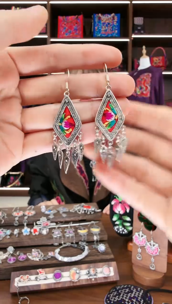 【闪购商品】织绣90蚩梦苗族古绣