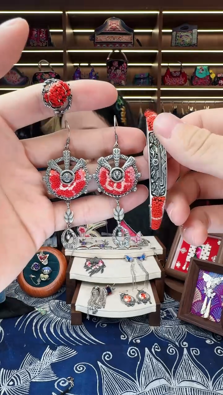 织绣29黔东南苗族刺绣