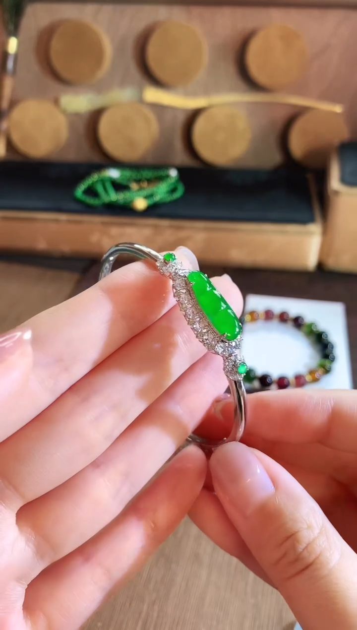 翡翠手镯18K金镶嵌手饰