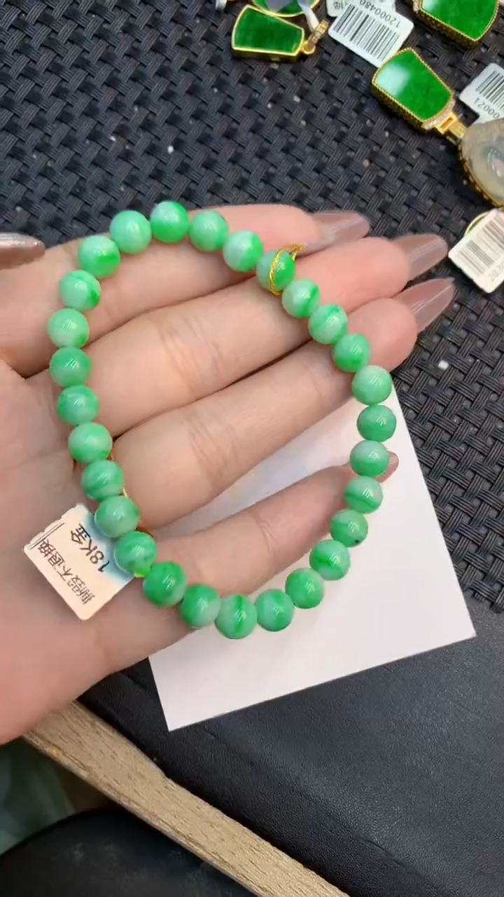 颈饰未镶嵌翡翠1