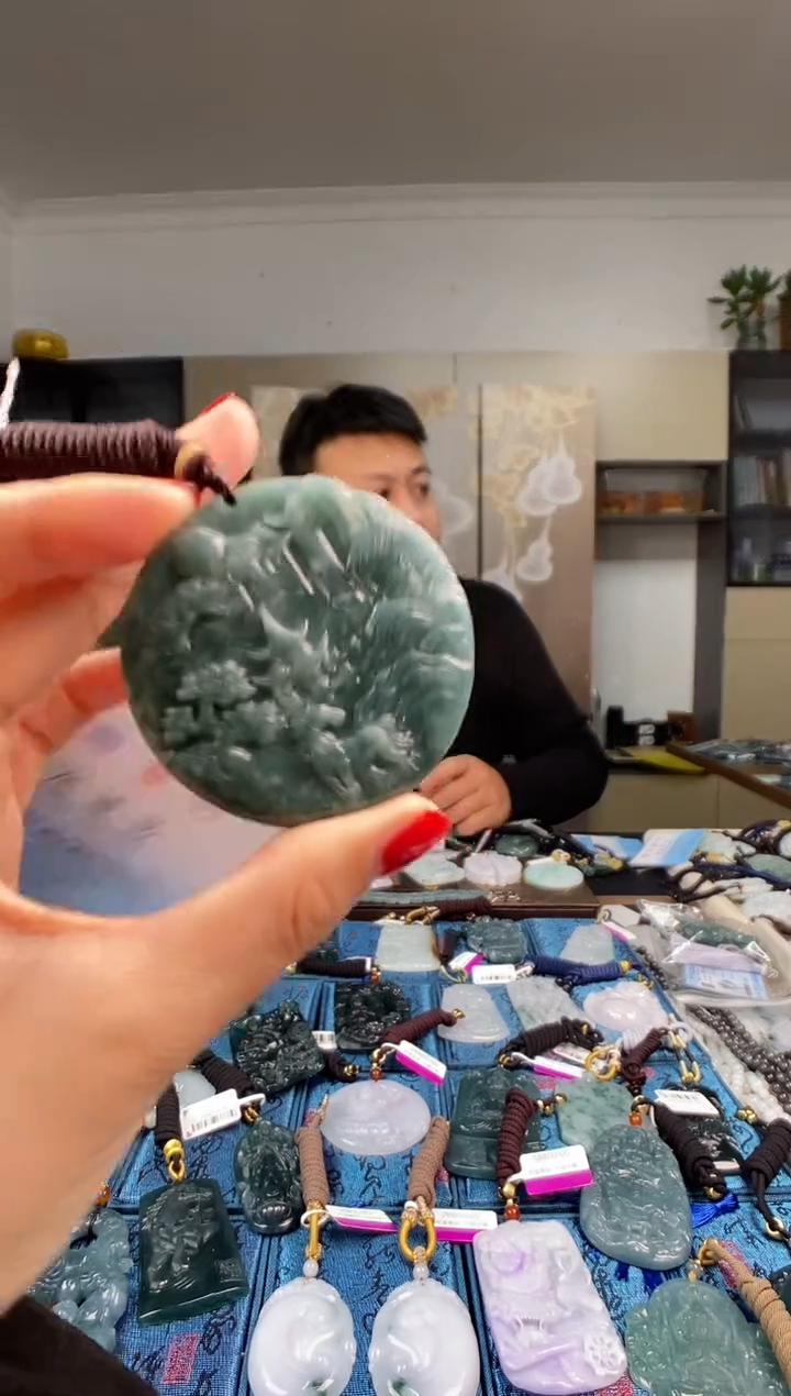 颈饰未镶嵌翡翠 多样性发其一