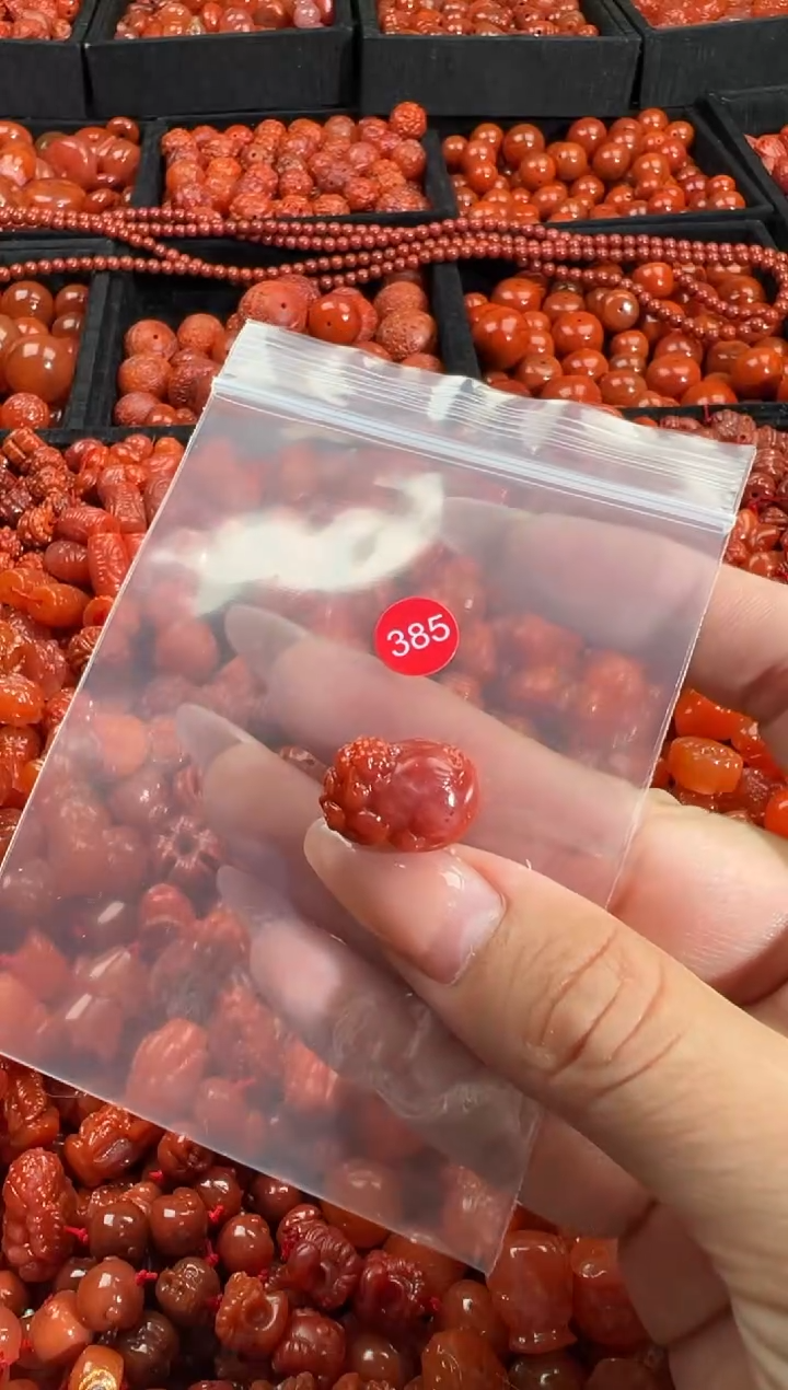 南红玛瑙未镶嵌颈饰1