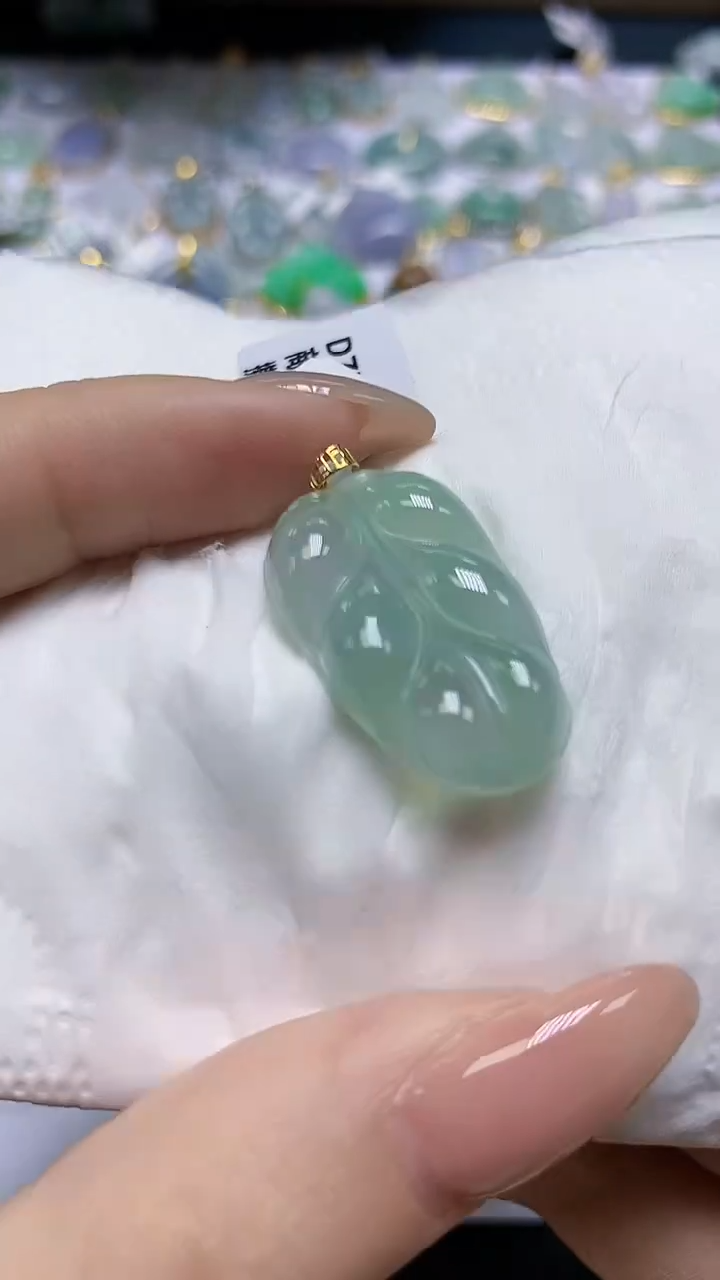 翡翠18K金镶嵌颈饰天然缅甸A货翡翠