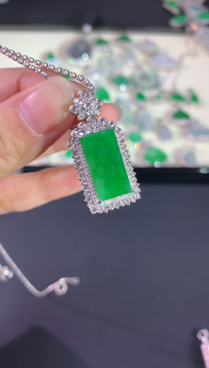 【闪购商品】翡翠吊坠(不含链)18K金镶嵌A601|16800