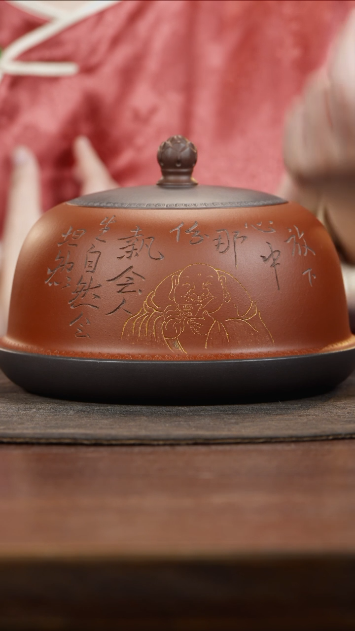 【闪购商品】紫砂茶叶罐莲花钮朱泥描金刻佛茶叶罐