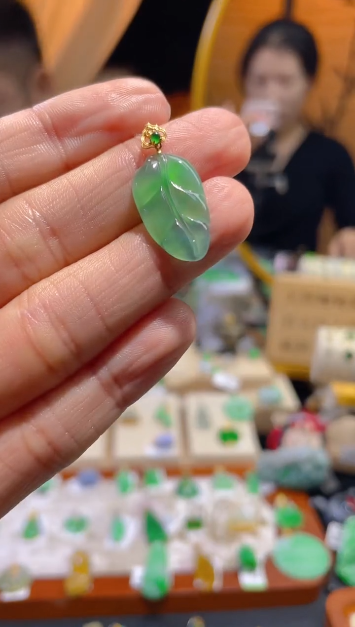 【闪购商品】翡翠颈饰18K金镶嵌假一赔三