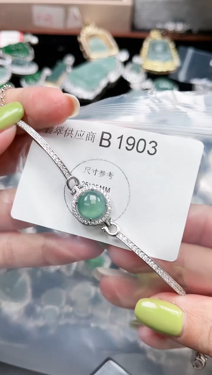 【闪购商品】翡翠颈饰未镶嵌1903赠皮绳