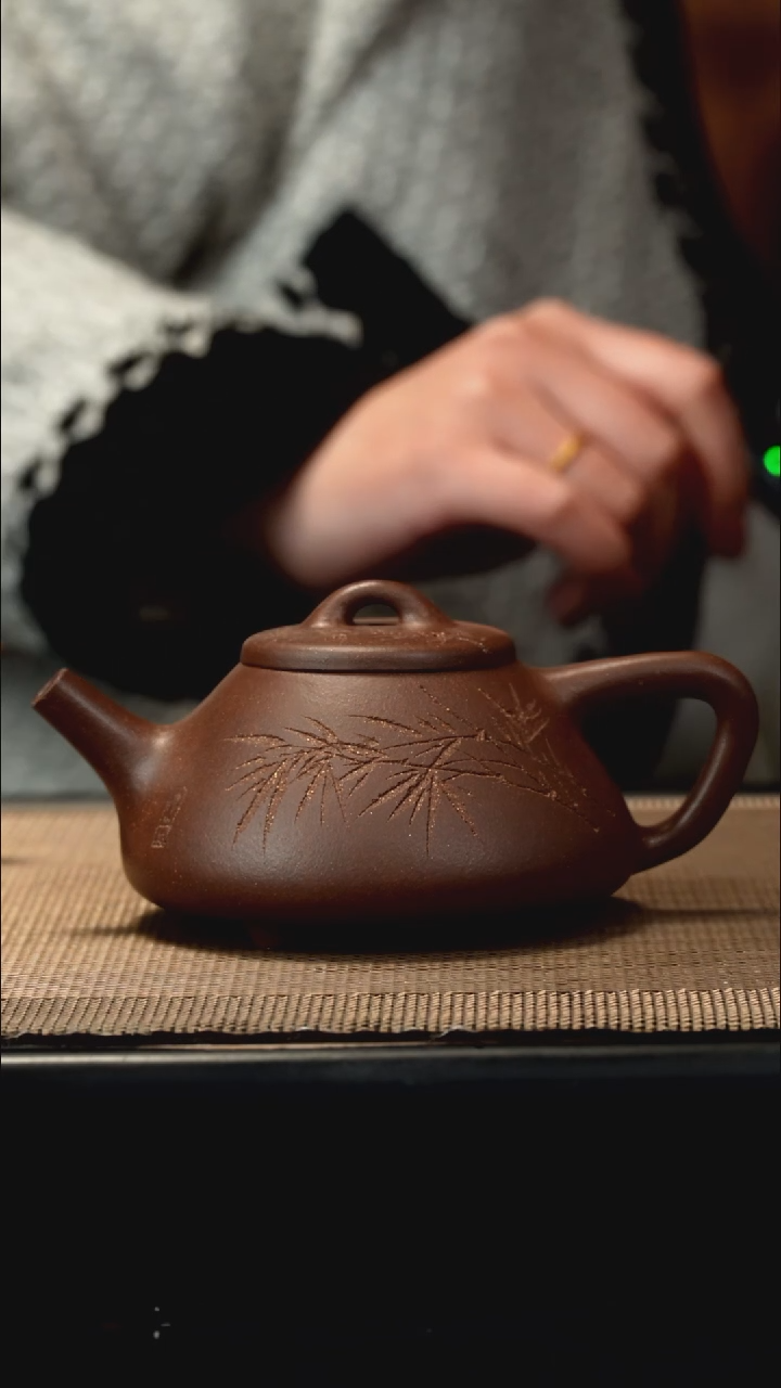 紫砂茶盏紫泥刻绘子冶200CC