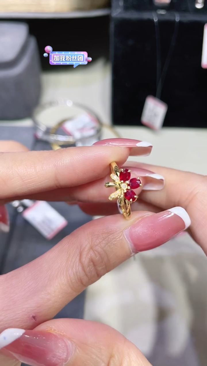 18K金镶嵌天然红宝石戒指
