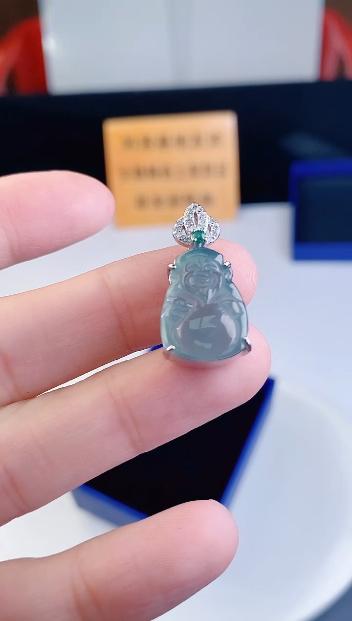 颈饰未镶嵌翡翠 