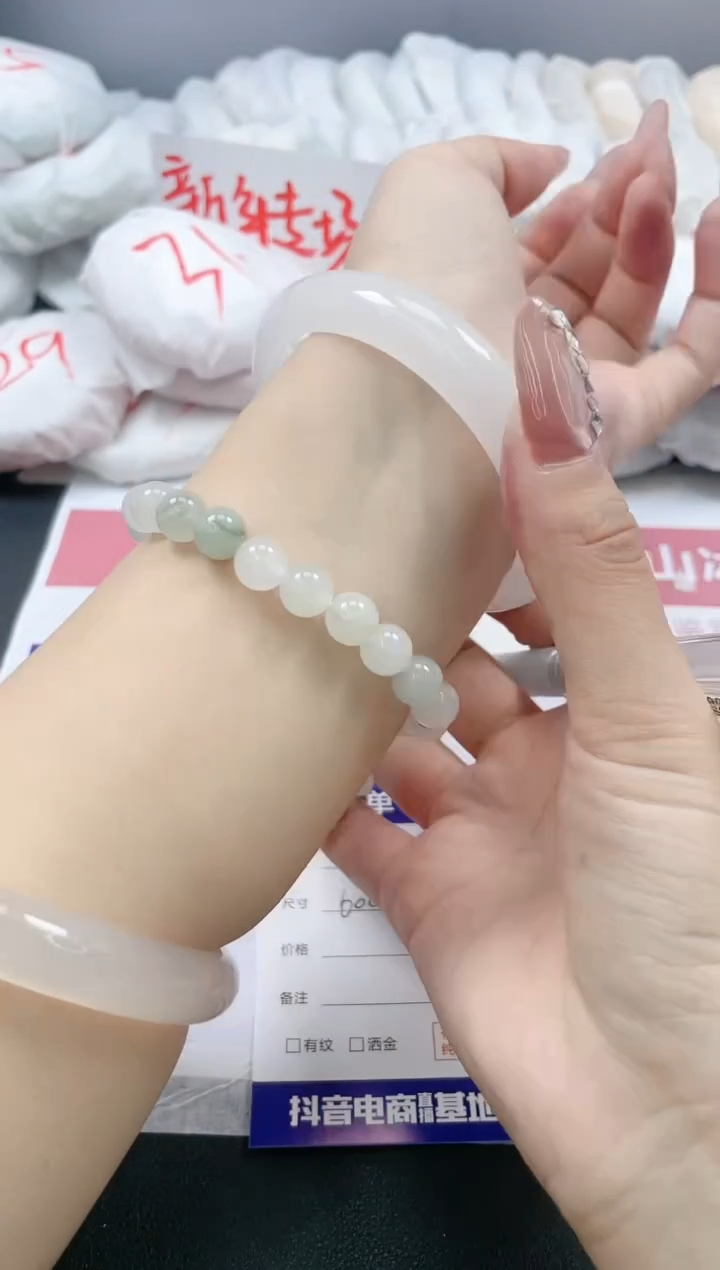 【闪购商品】石英质玉手镯未镶嵌101/60