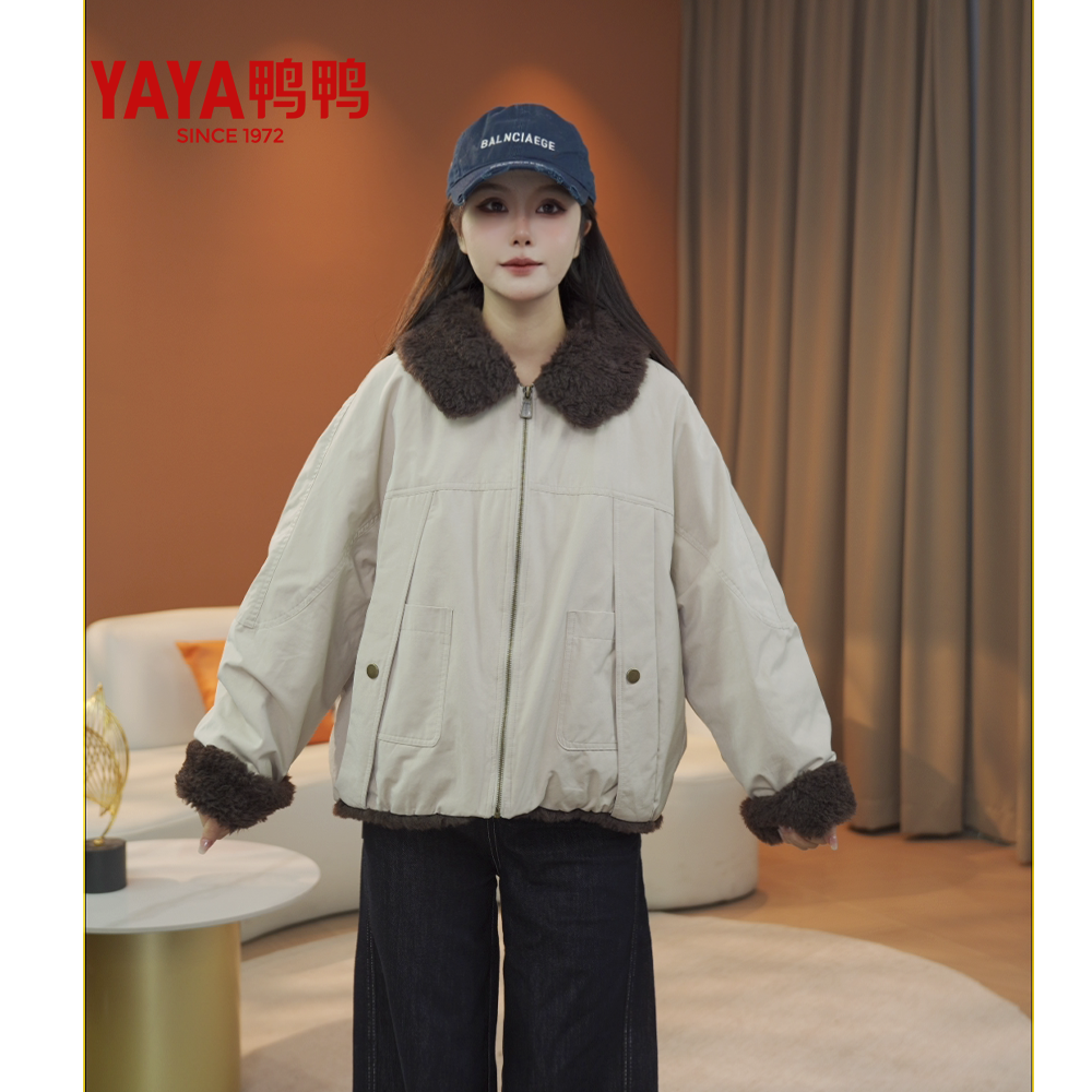 鸭鸭2025年新款派克加绒羽绒服短款撞色上衣秋冬巴恩风羽绒服v