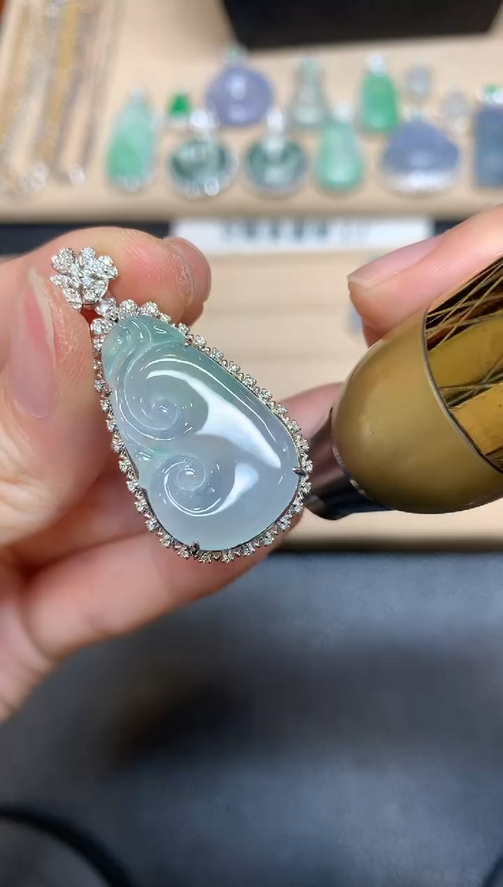 【闪购商品】翡翠颈饰18K金镶嵌如意【无服务费