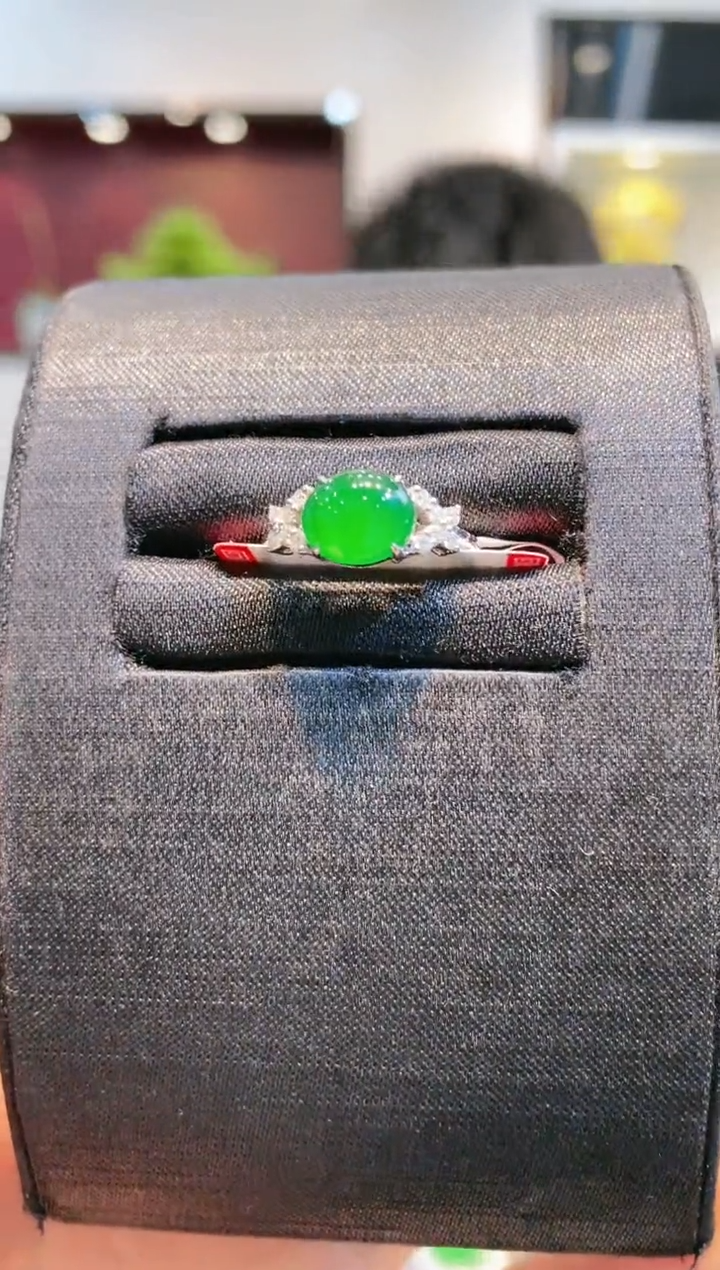 【闪购商品】翡翠颈饰18K金镶嵌A16天然A货翡翠戒指