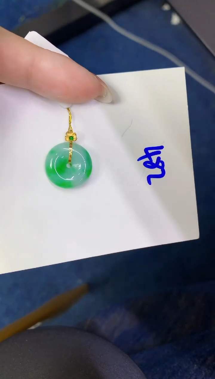 颈饰18K金镶嵌翡翠缅甸天然翡翠A货