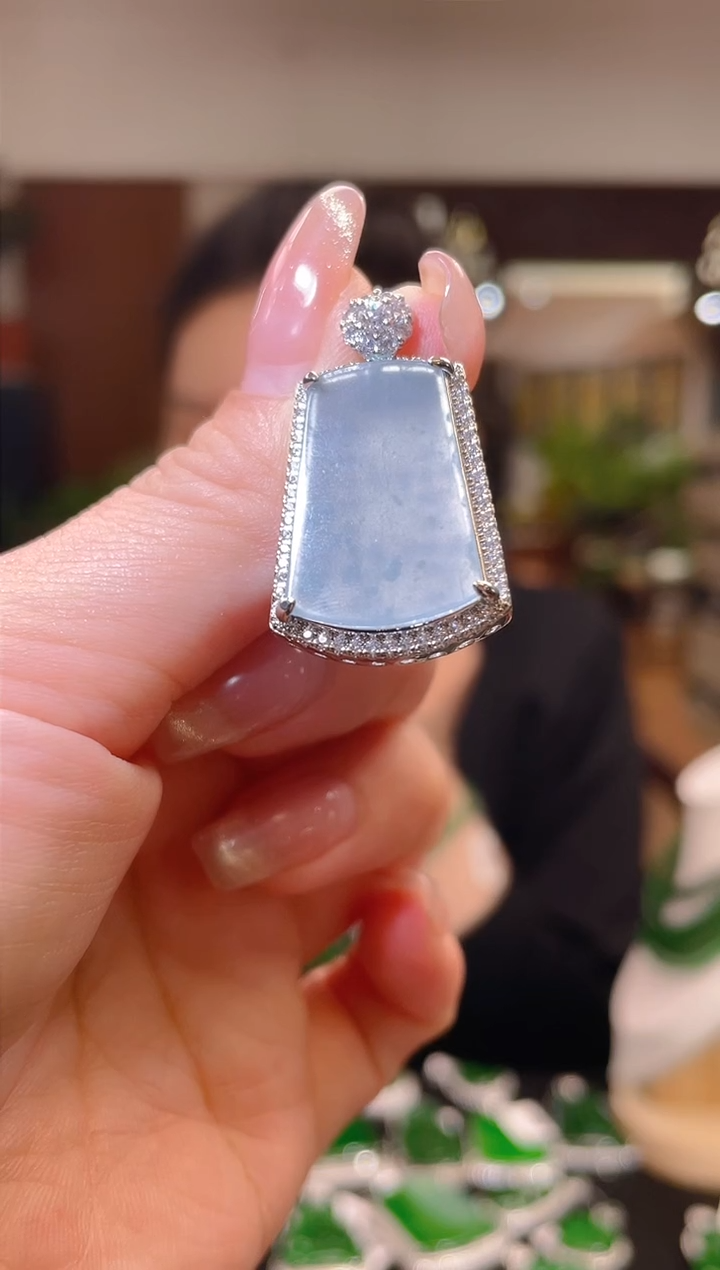 【闪购商品】翡翠吊坠(不含链)未镶嵌多样性发其一