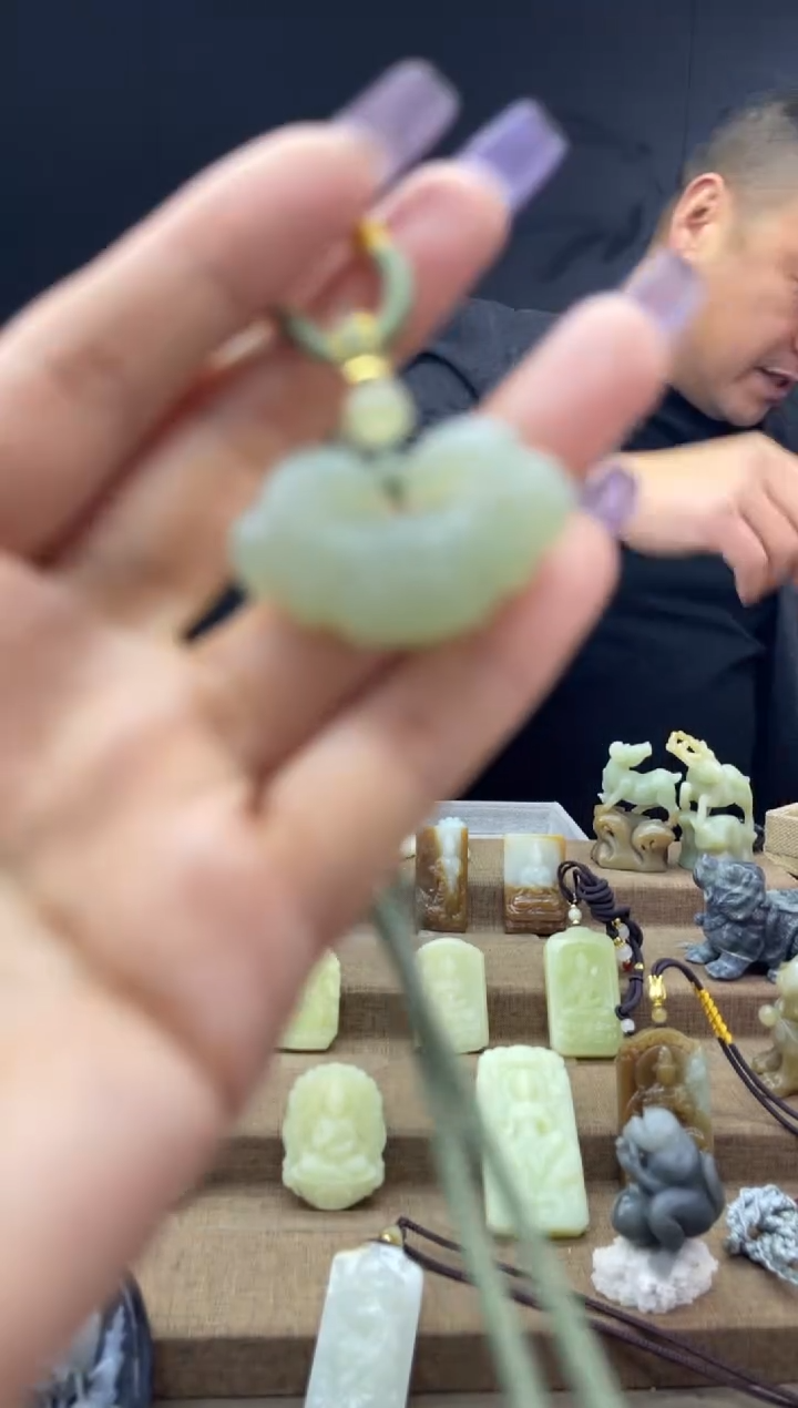 颈饰未镶嵌和田玉1