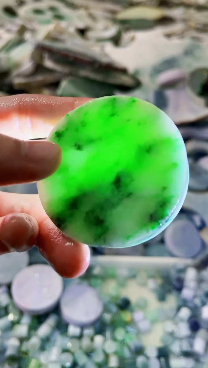 翡翠未镶嵌颈饰A货吴平435