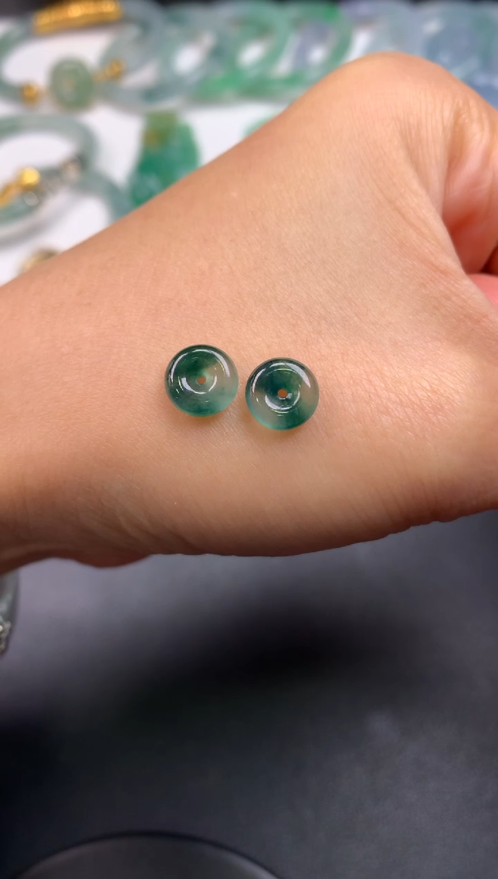 颈饰未镶嵌翡翠无鉴赏期无证书（8*3.1）