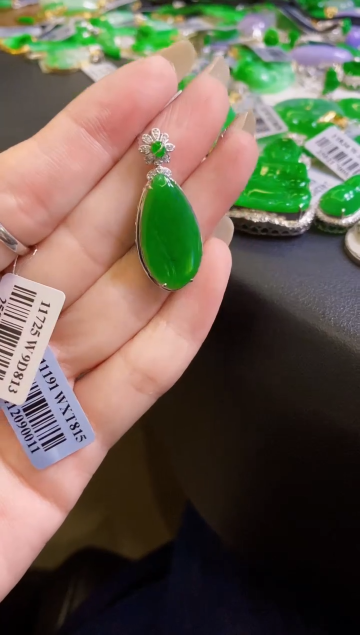 【闪购商品】定制翡翠18K金镶嵌吊坠