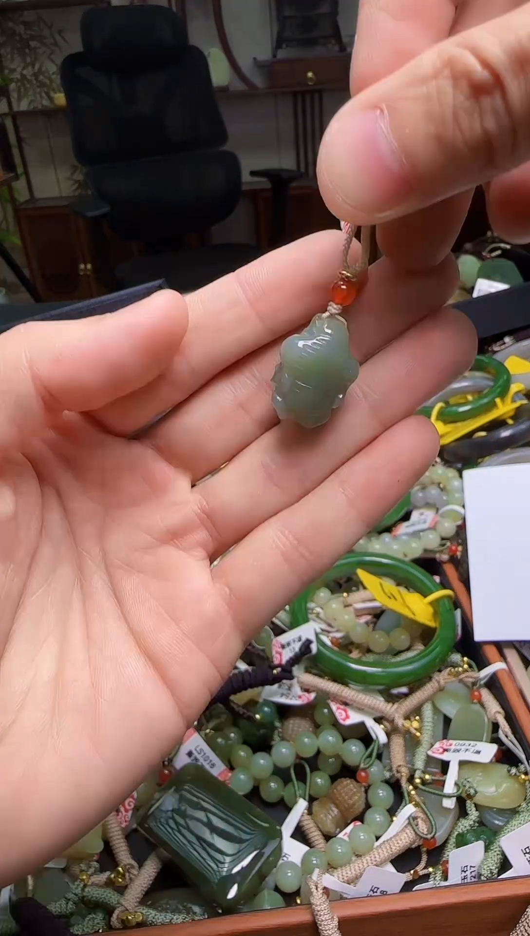 颈饰未镶嵌和田玉1