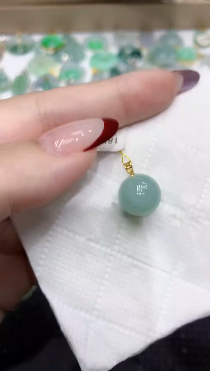 颈饰18K金镶嵌翡翠1111111111