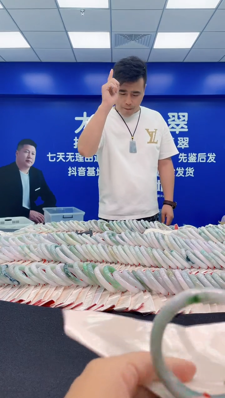 未镶嵌手镯翡翠AAAAAAAAA