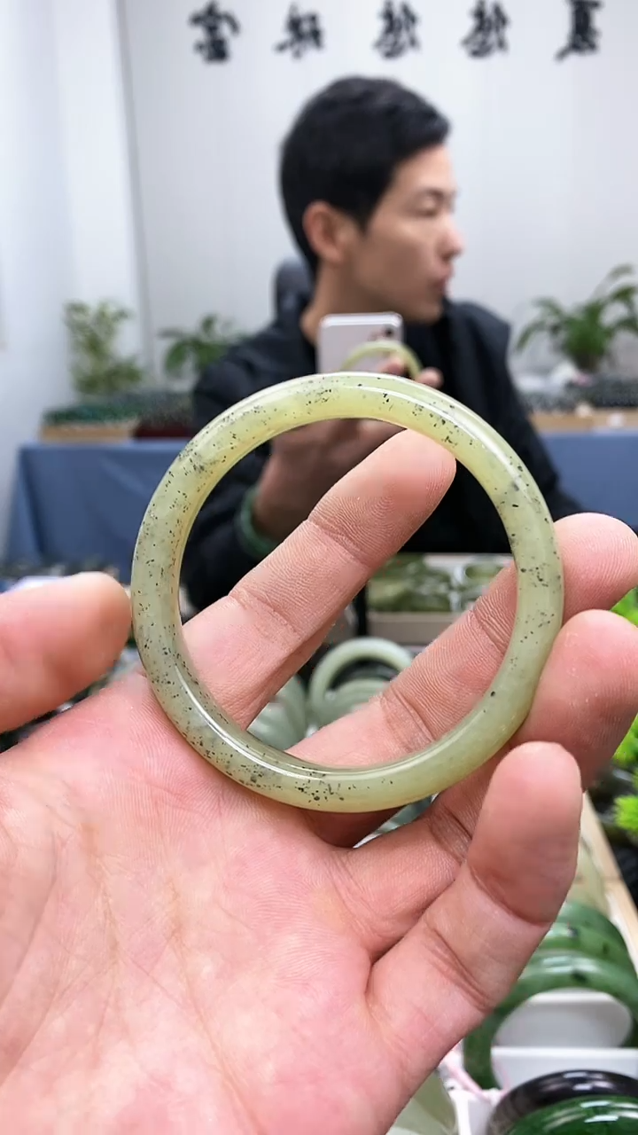 【闪购商品】和田玉手镯未镶嵌55