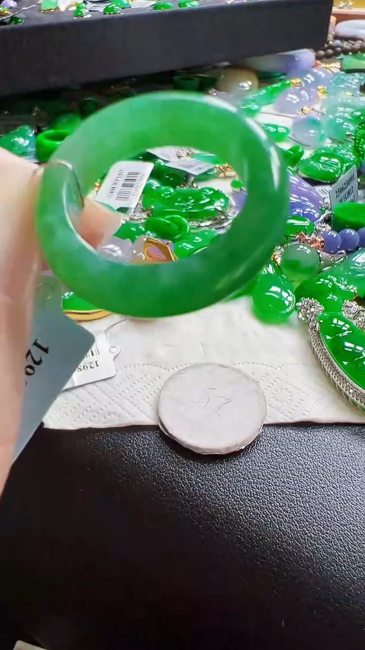 颈饰未镶嵌翡翠戒圈18