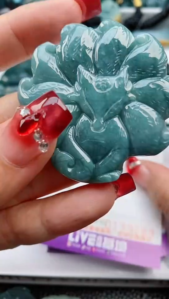 【闪购商品】翡翠颈饰未镶嵌         