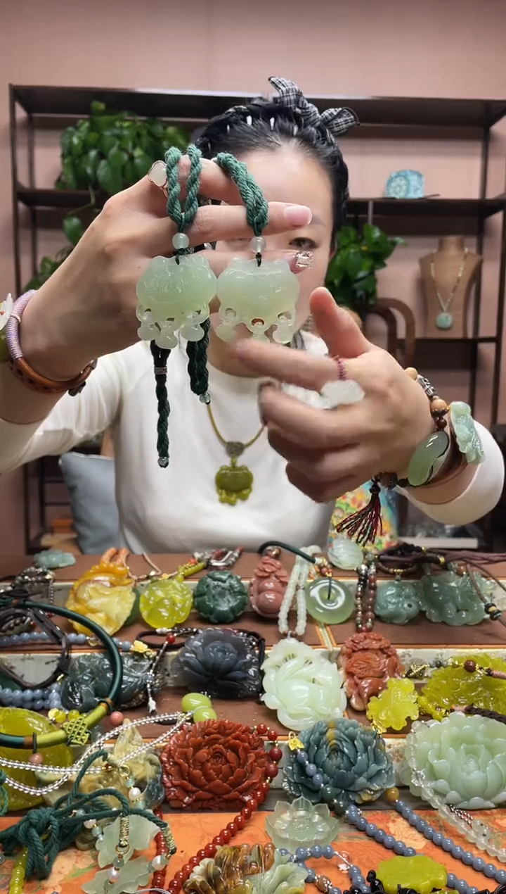 未镶嵌岫玉吊坠多样性发货发其中之一