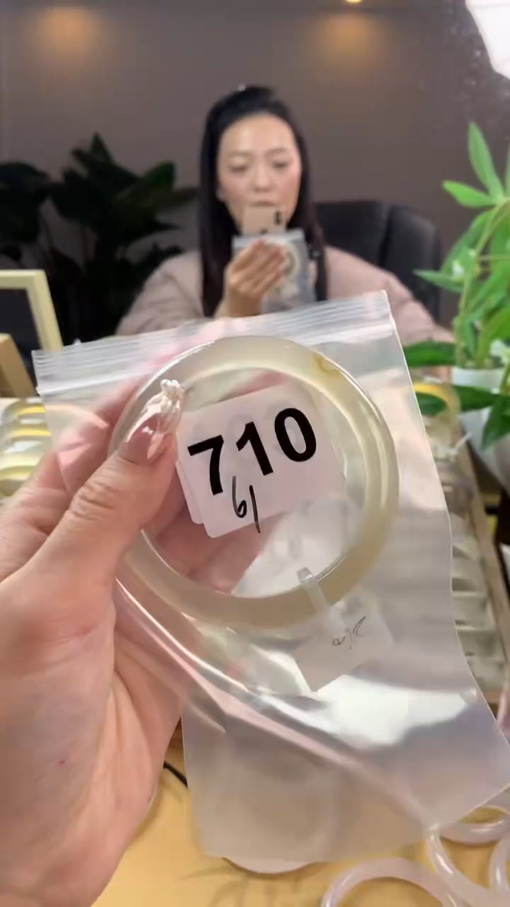 【闪购商品】玛瑙/玉髓手镯未镶嵌710