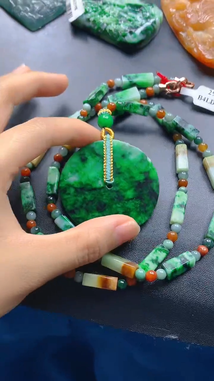 颈饰18K金镶嵌翡翠灵天然缅甸a货翡翠