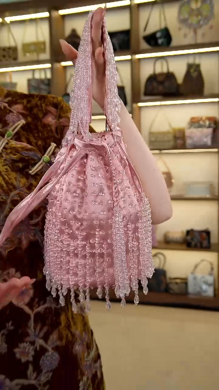 织绣语*百格汇手工串珠包