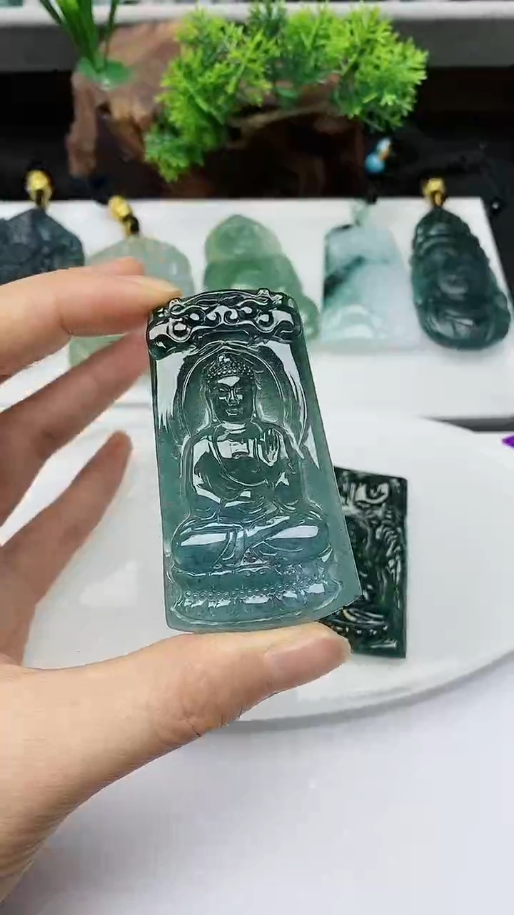 【闪购商品】翡翠颈饰未镶嵌