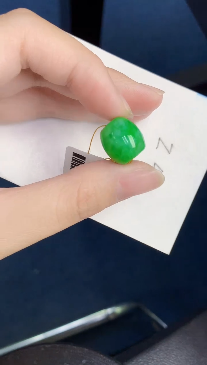 翡翠未镶嵌颈饰000000000