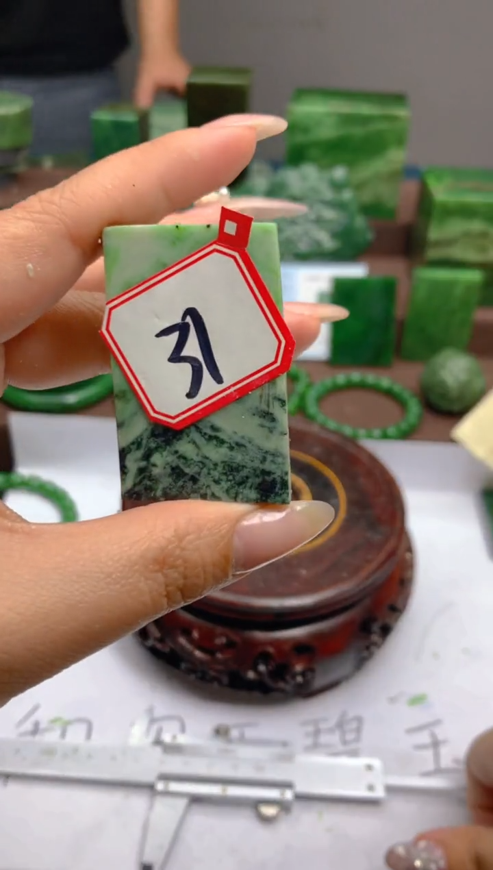 和田玉（碧玉）未镶嵌珠宝半成品31