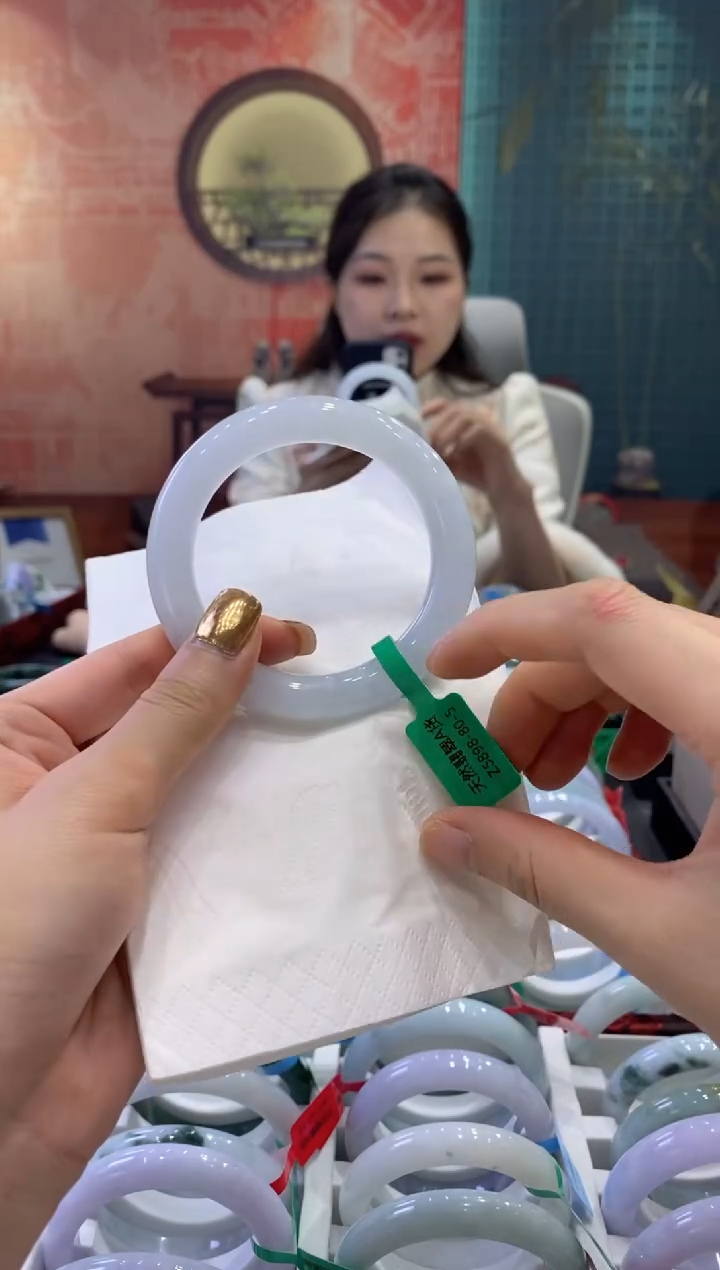 【闪购商品】翡翠手镯未镶嵌多人11704