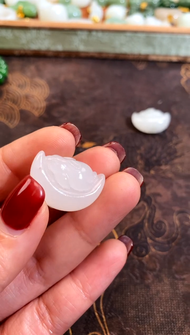 吊坠(赠链)未镶嵌和田玉.