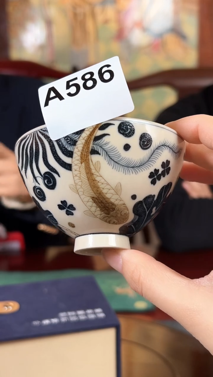 【闪购商品】杯子青花釉里金鱼藻鸡心杯A586