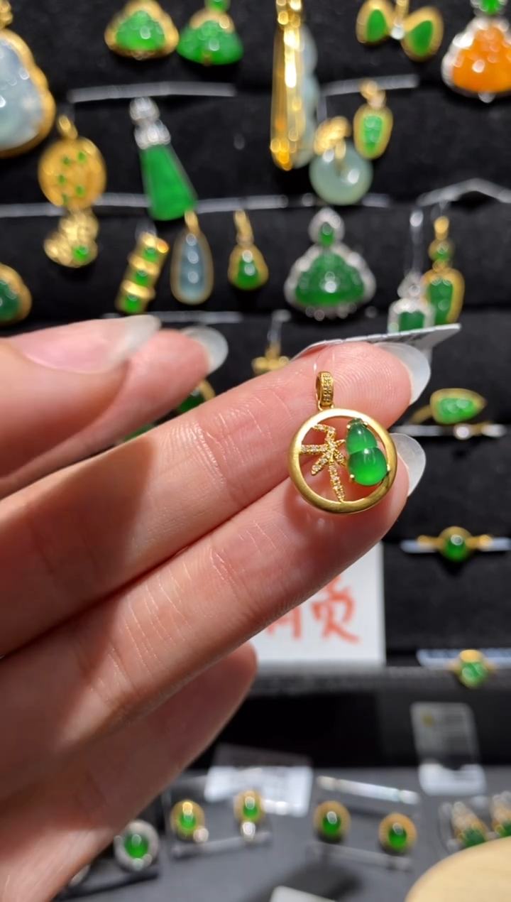 【闪购商品】翡翠颈饰18K金镶嵌吊坠